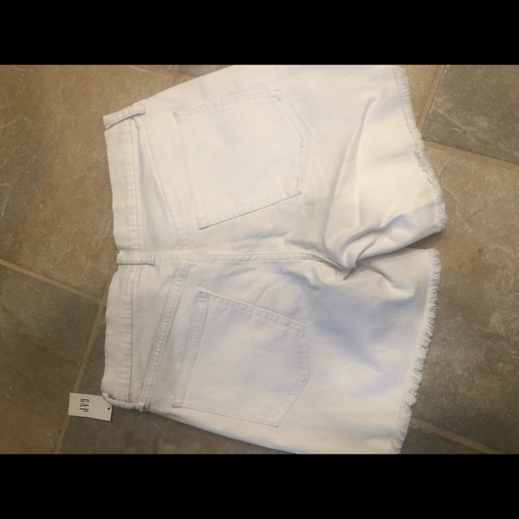 GAP frayed white shorts - Picture 2 of 2